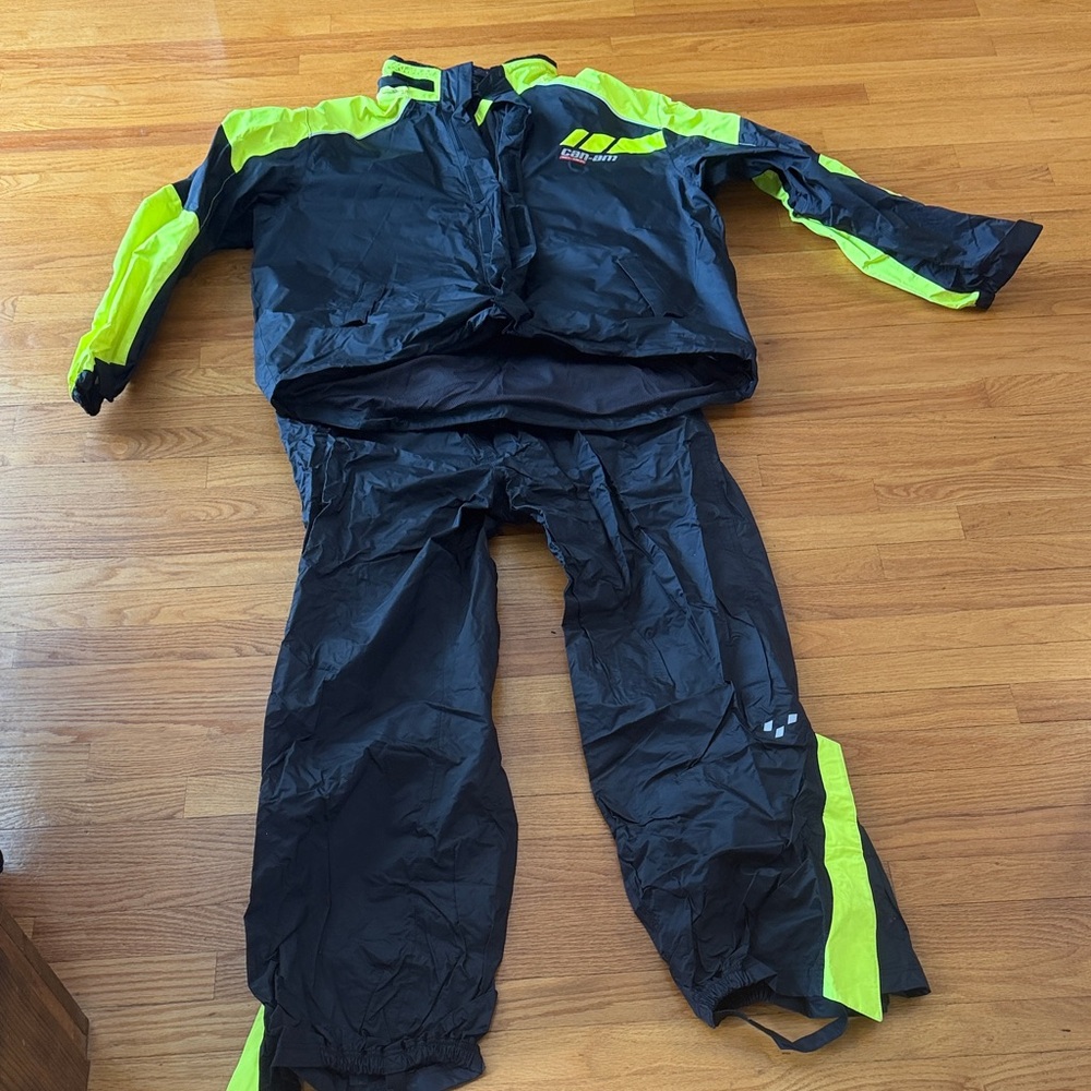 BRP Can Am Spyder motorcycle rain gear - jacket and pants. 2XL